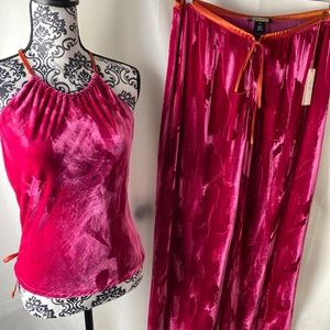 ROZAE NICHOLS perfectly chic pink two piece velvet party outfit.